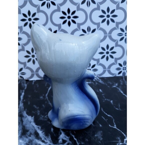 Vintage ceramic kitty with red bow tie - Picture 2 of 3